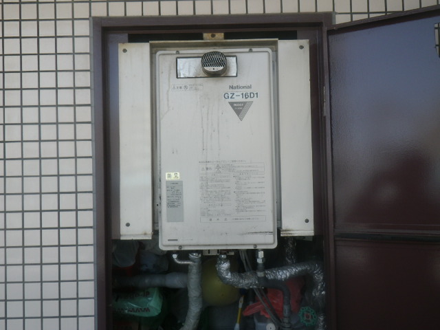 神戸市東灘区本山南町マンション　ノーリツ16号ガス給湯器高温水供給式　取替交換工事施工　ナショナルGZ-16D1　から　GQ-1626AWX-60T-DX BL