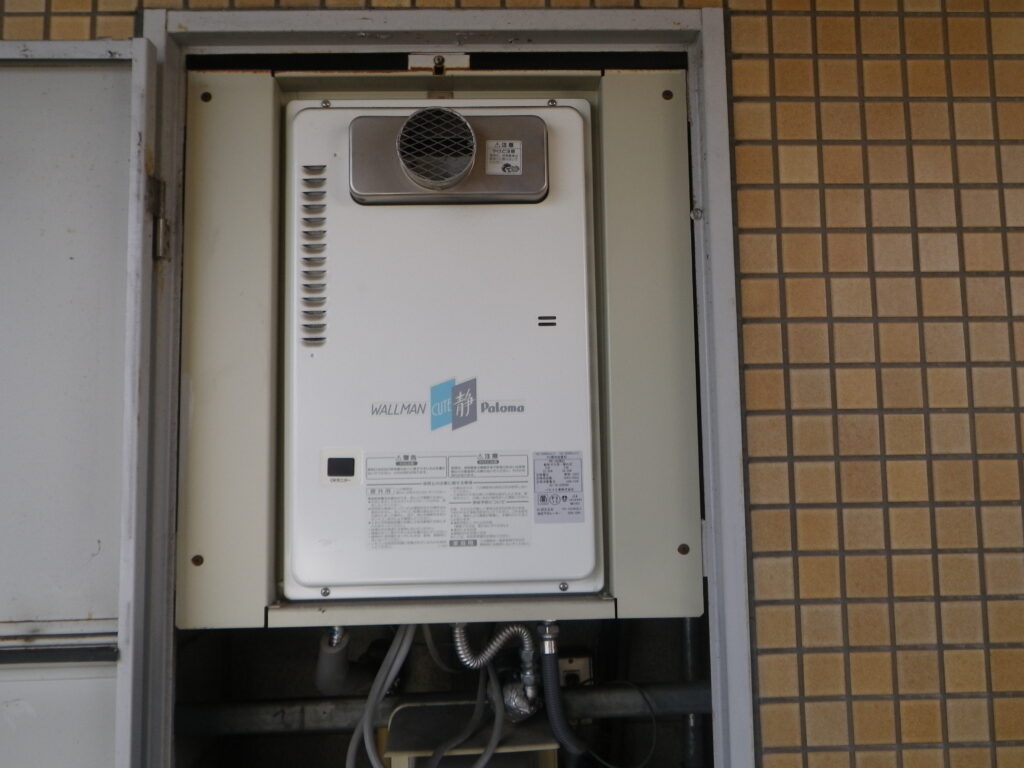 尼崎市南七松町マンション　リンナイ16号ガス給湯器　取替交換工事施工　パロマPH-16CWQ3　から　RUX-A1616T-E