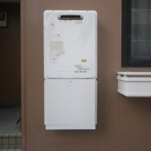 尼崎市富松町ハイツ　パロマ16号ガス給湯器　取替交換工事施工　ノーリツGQ-11604WS　から　PH-1615AW
