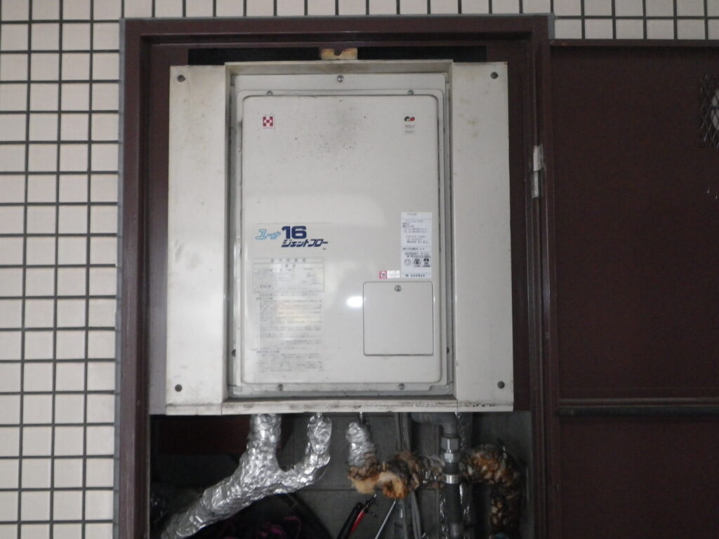 神戸市東灘区深江南町マンション　ノーリツ16号ガス給湯器　高温水供給式　取替交換工事施工　ハーマンYV1627RM　から　GQ-1627AWX-TB-DX BL