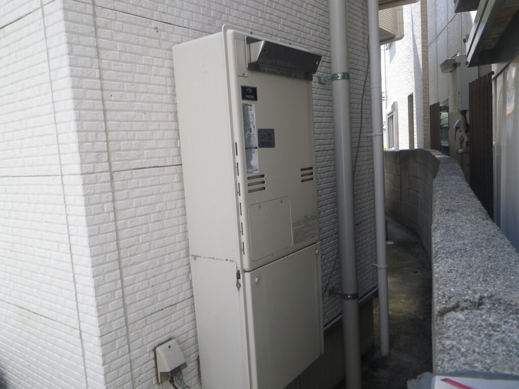 尼崎市西難波町　戸建住宅　リンナイ24号ガス温水暖房付　エコジョーズ　取替交換工事施工　大阪ガス135-R430　から　RUFH-E2408SAW2-6（A)