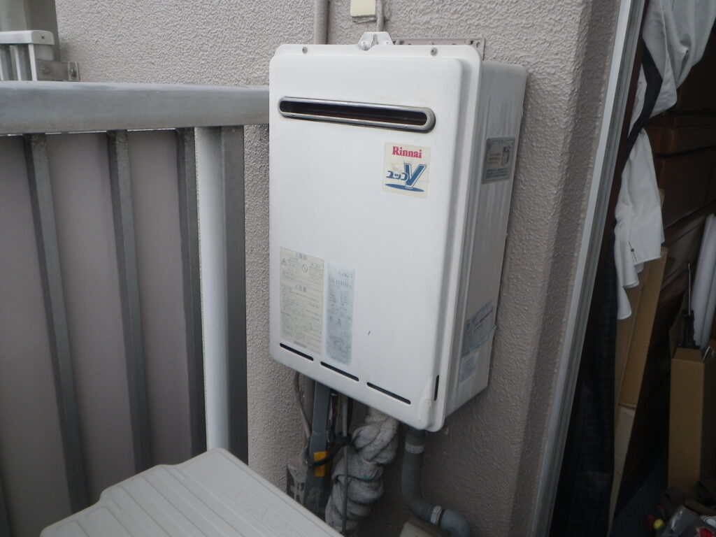 西宮市甲子園マンション　ノーリツ16号ガス給湯器　取替交換工事施工　リンナイRUX-2406W-EからGQ-2439WS-1