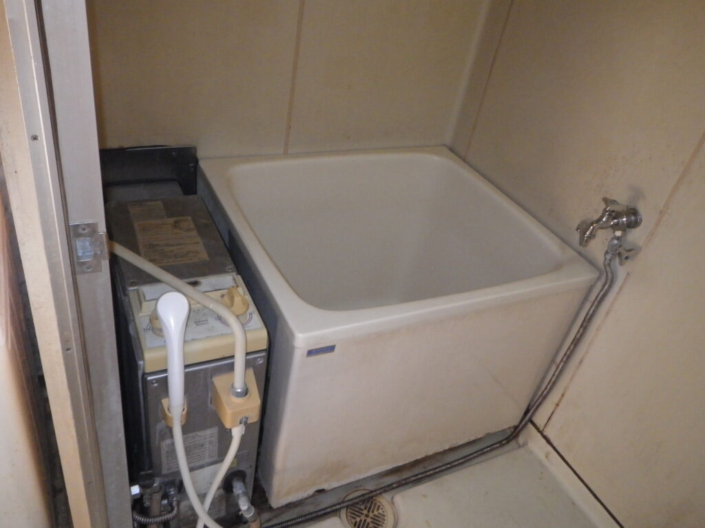 西宮市マンション ハウステック カベピタパックイン 取替交換工事施工 バランス釜からWF-1613AT