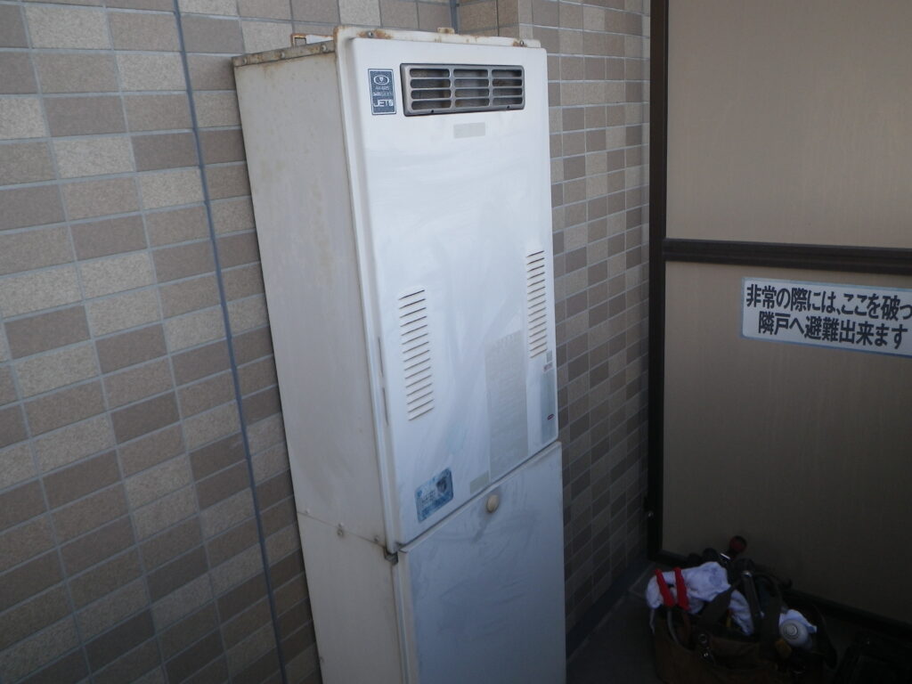 大阪市北区 マンション ノーリツ24号ガス給湯器 高温差し湯 取替交換工事施工 大阪ガス 44-626 から GQ-2427AWX-DX BL