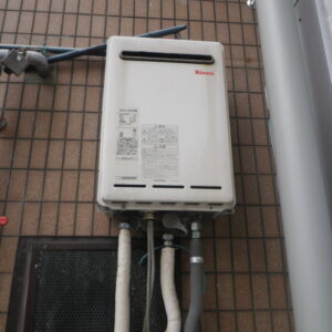 尼崎市昭和南通　店舗　リンナイ24号　ガス給湯器　取替交換工事施工　RUXC-A2400W　から　RUXC-A2400W（A)