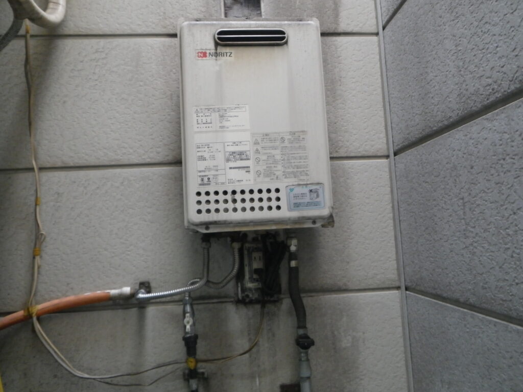 大阪市淀川区 戸建住宅 リンナイ10号ガス給湯器 取替交換工事施工 ノーリツGQ-1037W から RUX-A1015W(A)-E
