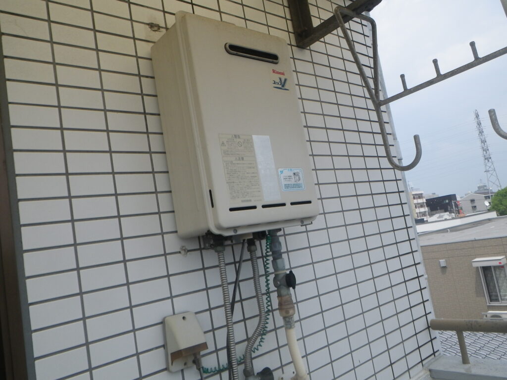 尼崎市マンション ノーリツ16号ガス給湯器 取替交換工事施工 リンナイRUX-V1615W-EからGQ-1639WS-1