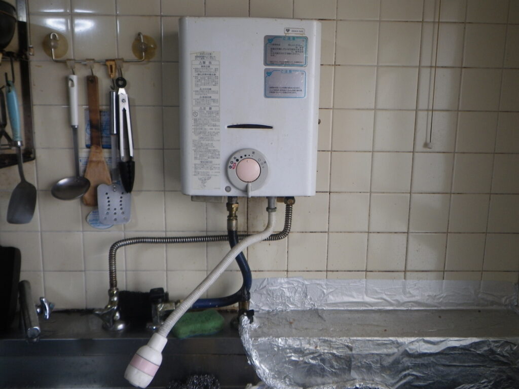 尼崎市西難波町マンション ノーリツ5号元止湯沸器 取替交換工事施工 大阪ガス33-055 から GQ-551MW