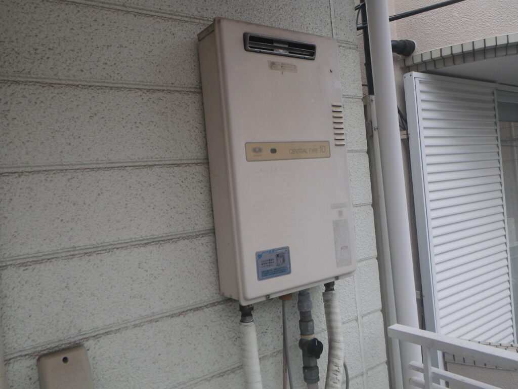 西宮市 戸建住宅 リンナイ10号ガス給湯器 取替交換工事施工 大阪ガス33-843からRUX-A1015W-(A)-E