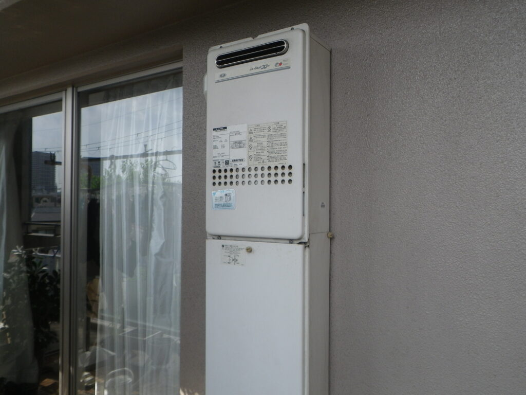 尼崎市マンション　ノーリツ24号ガス給湯器　取替交換工事施工　大阪ガス131-H800　から　GQ-2427AWX-DX BL