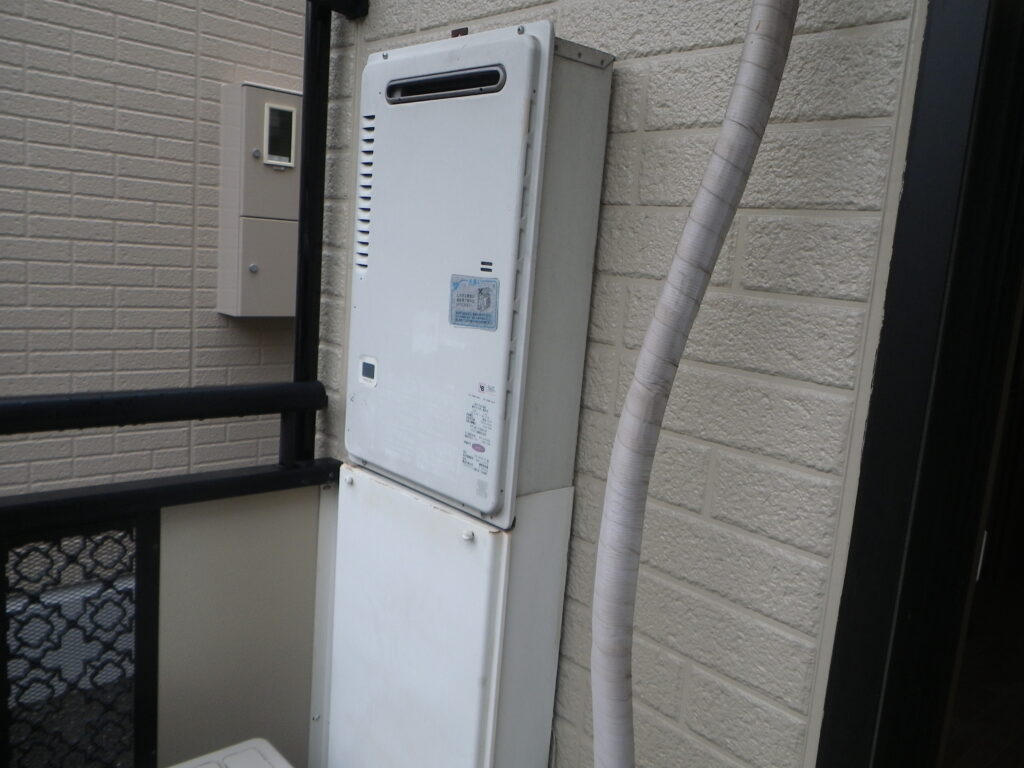 尼崎市　ハイツ　ノーリツ16号ガス給湯器　取替交換工事施工　パロマPH-16CWQ　から　GQ-1639WS-1