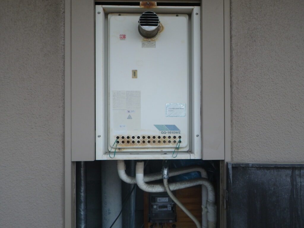 尼崎市マンション　ノーリツ16号ガス給湯器　取替交換工事施工　GQ-1610WE-T　から　GQ-1639WS-T-1