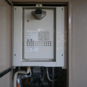 尼崎市マンション　ノーリツ16号ガス給湯器　取替交換工事施工　ハーマンYV1660RT　から　GQ-1627AWX-T-DX BL