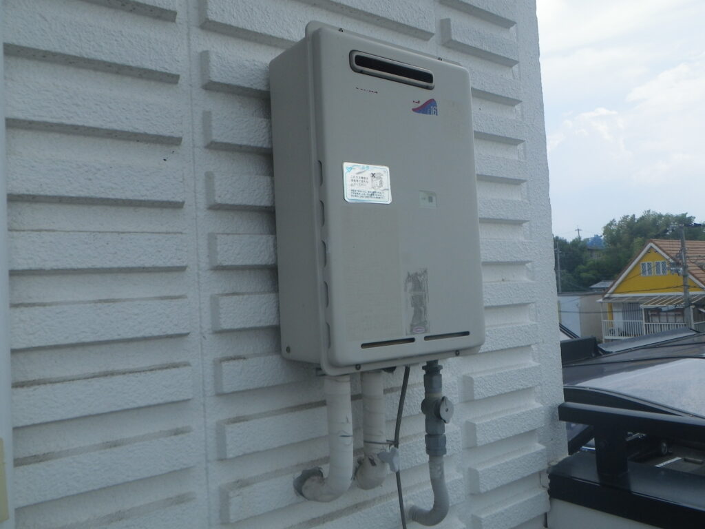 尼崎市マンション　リンナイ16号ガス給湯器　取替交換工事施工　RUX-A1616W(A)-E