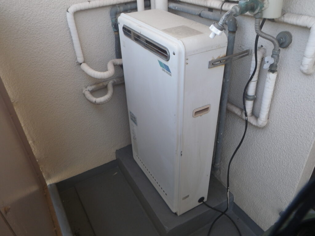 尼崎市　杭瀬団地　ノーリツ16号エコジョーズ　ガスふろ給湯器　取替交換工事施工　GRQ-1612SA　から　GRQ-C1672SA-1