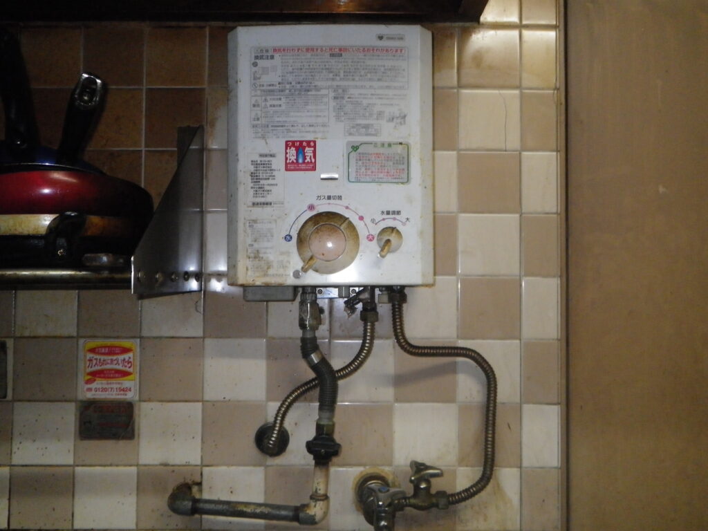 尼崎市神田中通　戸建住宅　ノーリツ　先止め湯沸かし器　取替交換工事　GQ-551W
