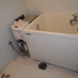 伊丹市　団地　ハウステック　カベピタパックイン　取替交換工事施工　バランス釜　から　WF-1613AT