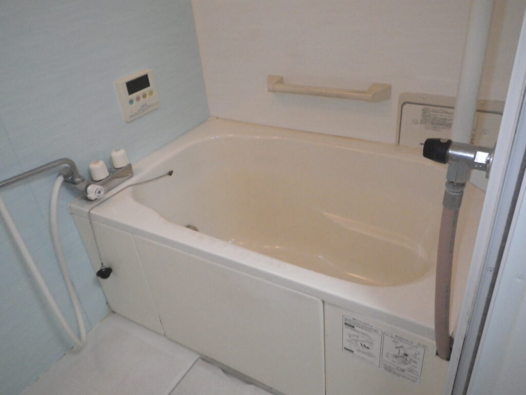 宝塚市　団地　ハウステック　カベピタ　パックイン　取替交換工事施工　WF-1612AT　から　WF-1613AT