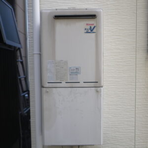 尼崎市　戸建住宅　ノーリツ　ガス給湯器　取替交換工事施工　リンナイRUF-240SAW　から　GT-2470SAW