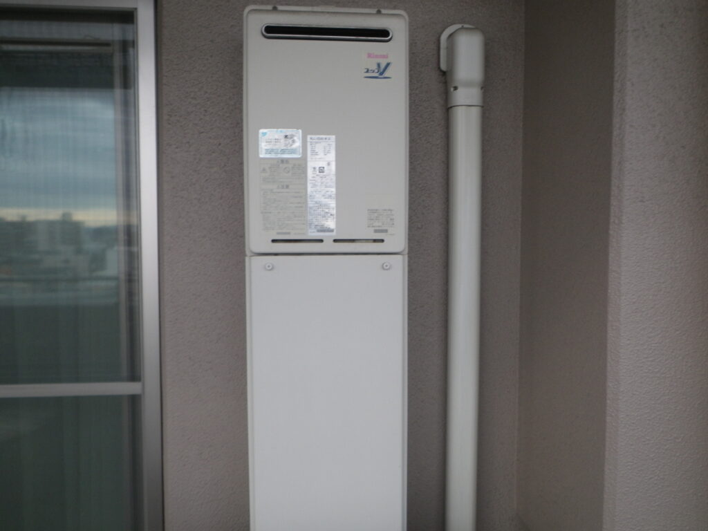 尼崎市　マンション　リンナイ　24号ガス給湯器　取替交換工事施工　RUJ-A2400W(A)