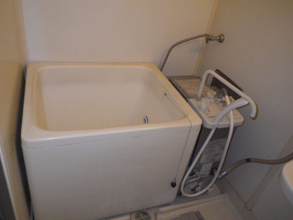 神戸市　マンション　ハウステック　カベピタ　取替交換工事施工　バランス釜　から　WF-807SA