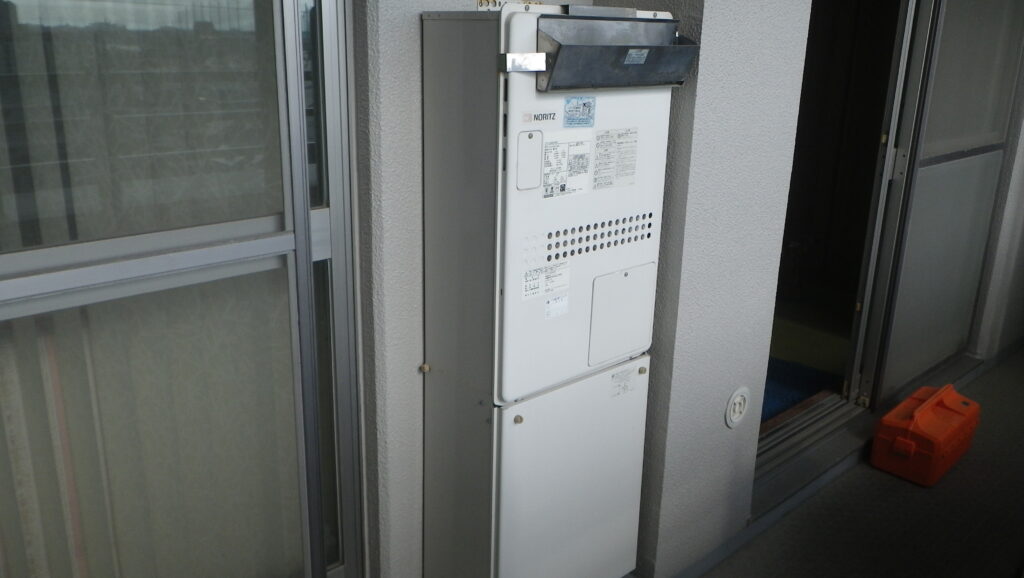 西宮市　マンション　ノーリツ24号ガス給湯器　取替交換工事施工　GTH-2444SAWXD　から　GTH-C2460SAW-1