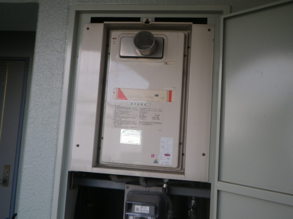 尼崎市マンション　ノーリツ16号ガス給湯器　取替交換工事施工　ハーマンYS1620　から　GQ-1639WS-T-1