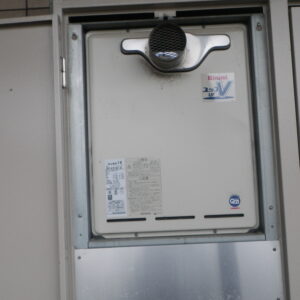 大阪市西淀川区マンション　リンナイ16号ガス給湯器　取替交換工事施工　RUF-A1610AT　から　RUF-1615SAT-L