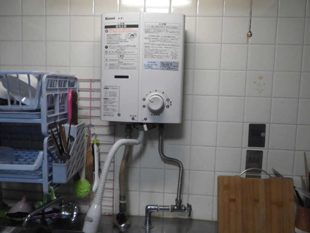 伊丹市　マンション　ノーリツ　元止湯沸器　取替交換工事施工　リンナイRUS-V51VT　から　GQ-551MW