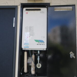 西宮市　ハイツ　リンナイ　16号ガス給湯器　取替交換工事施工　ノーリツGQ-167WS　から　RUK-V1610BOX