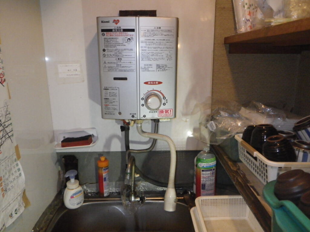 尼崎市　店舗　ノーリツ　元止め湯沸かし器　取替交換工事施工　リンナイ　から　GQ-551MW